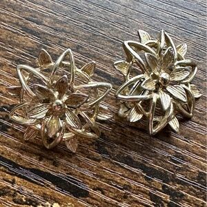 VINTAGE Sarah Coventry Clip On Earrings